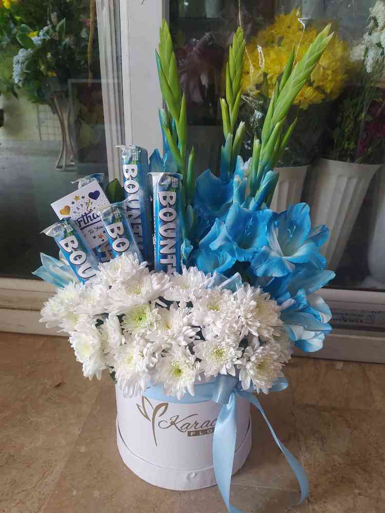 Blue and White Delight Gift Box with Chocolates KF015