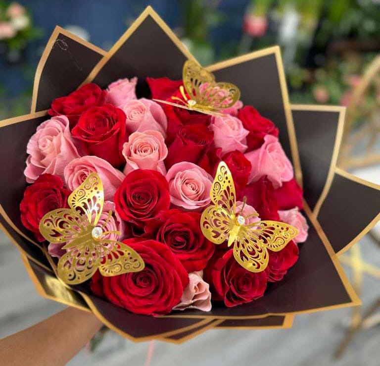 Red and pink rose bouquet KF 182