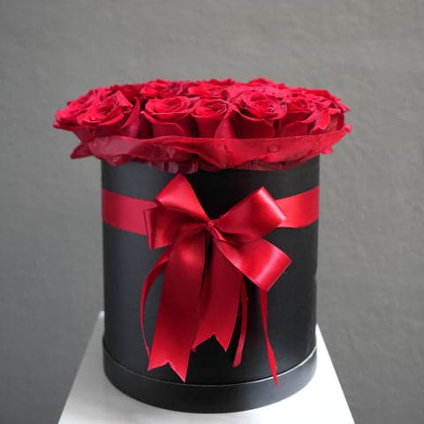 The Crimson Ember Rose Box  KF088
